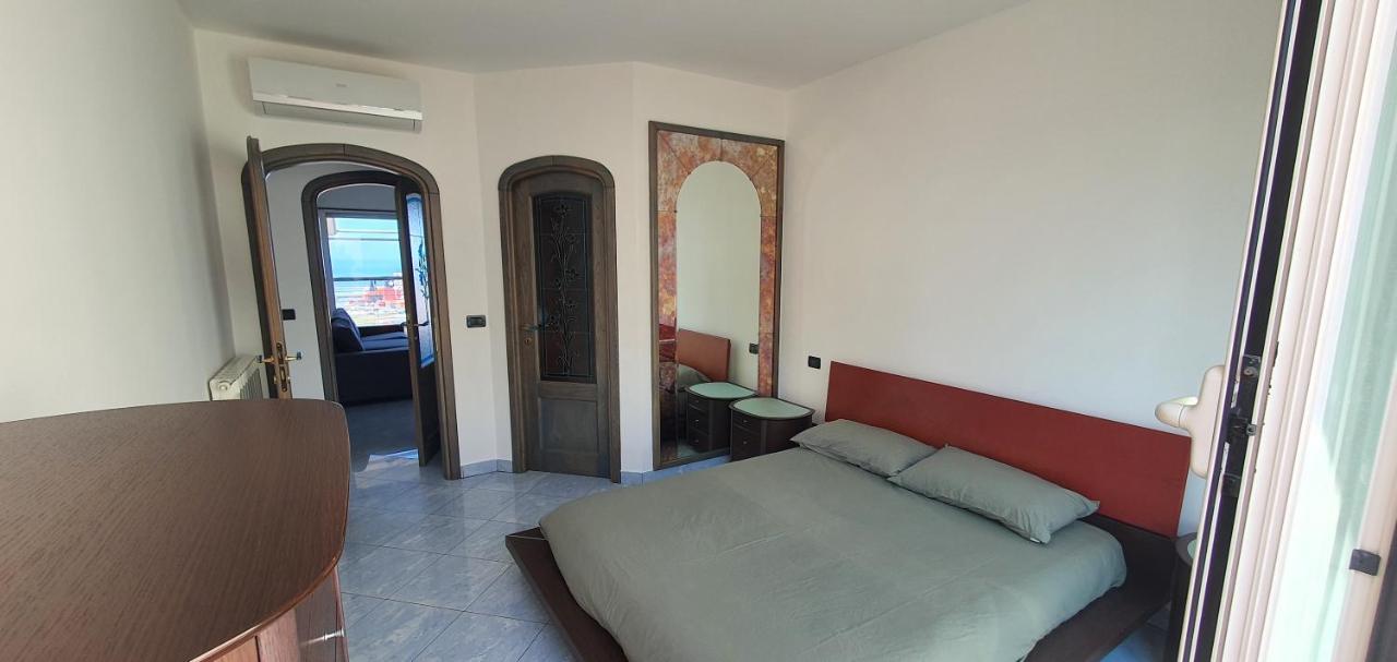 Apartamento Attico Con Vista Su Genova Exterior foto