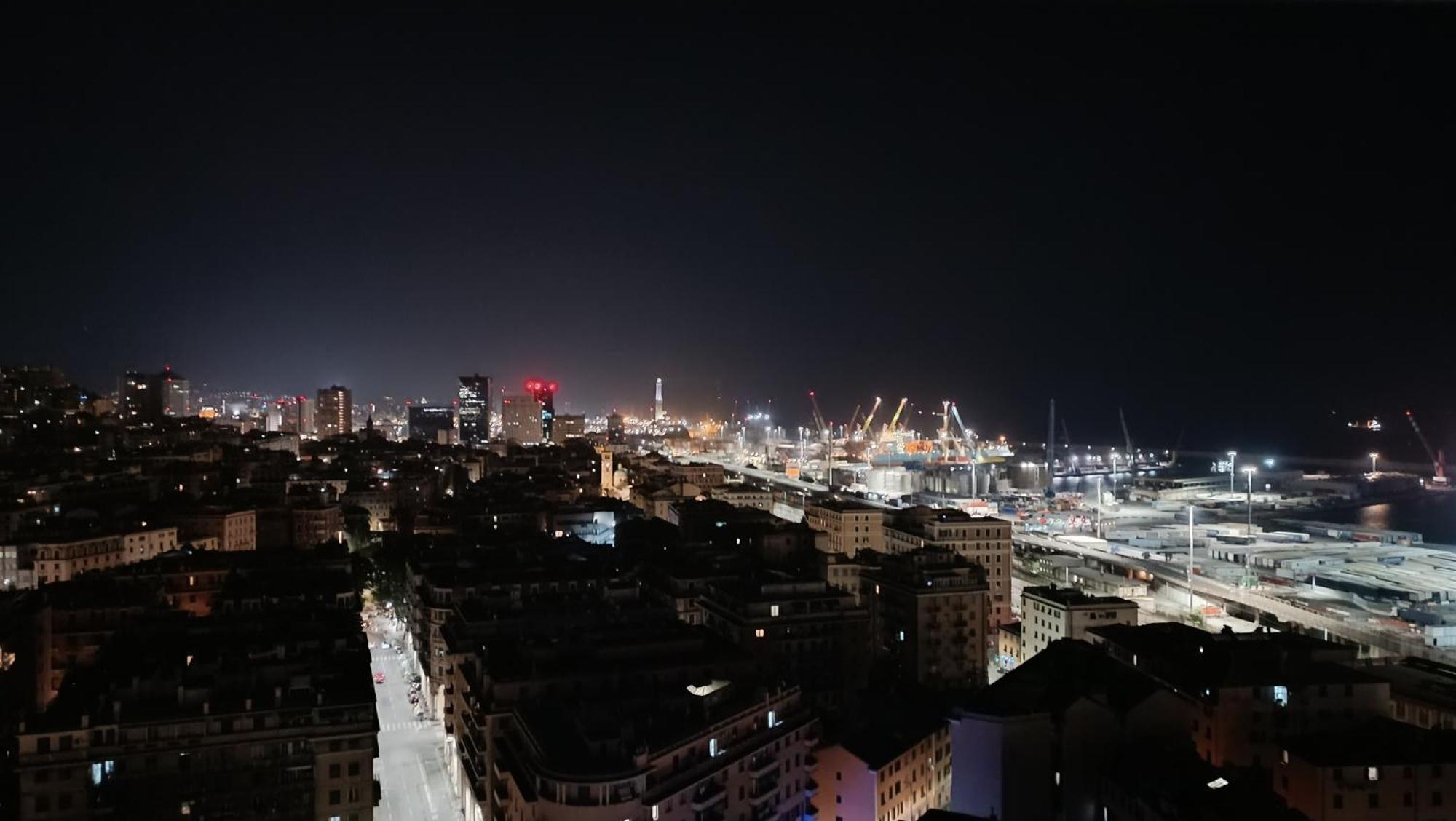 Apartamento Attico Con Vista Su Genova Exterior foto